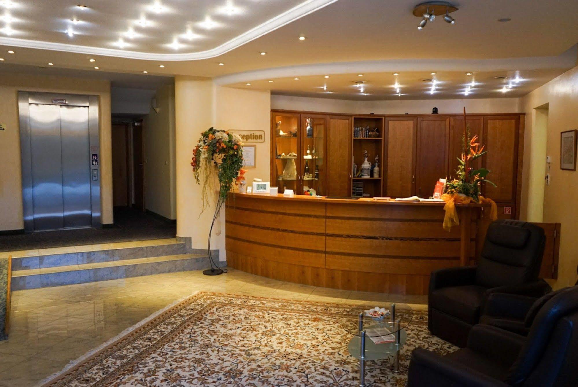 Hotel Circle Inn Ramstein-Miesenbach Exteriör bild